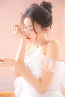 杨钰莹情陷红楼小说